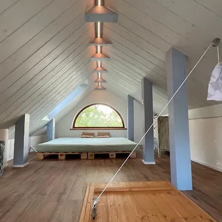 Дом отдыха Sunrise Tiny House Malesov