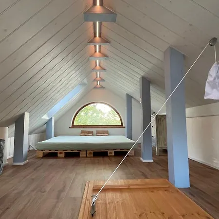Дом отдыха Sunrise Tiny House Malesov